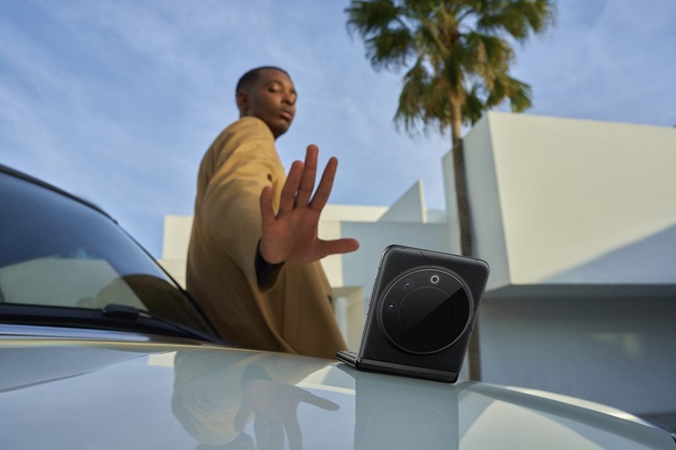 Tecno Phantom V Flip ra mắt (ảnh 2)