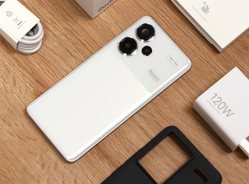 Trên tay Redmi Note 13 Pro Plus (ảnh 6)