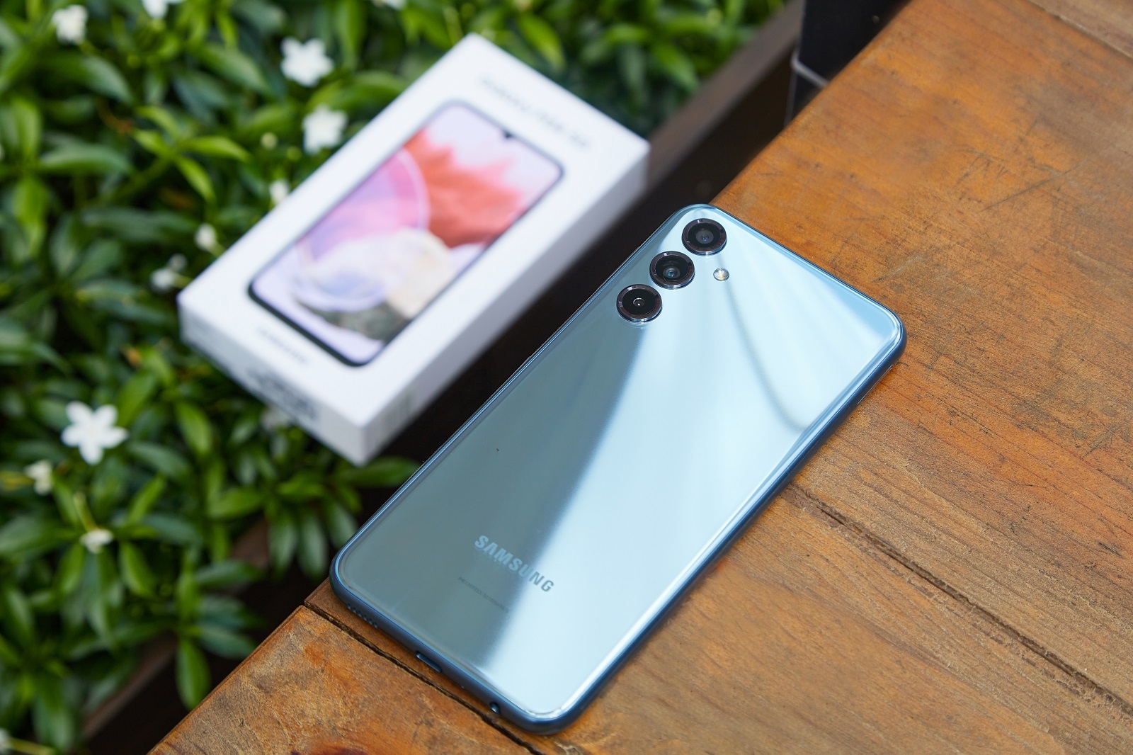 Lương về “lên đời” ngay điện thoại cũ của ba mẹ bằng Samsung Galaxy M34 5G mạnh mượt, bền bỉ (ảnh 1)