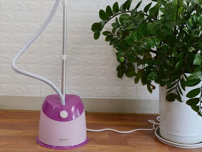 Bàn ủi đứng chảy nước