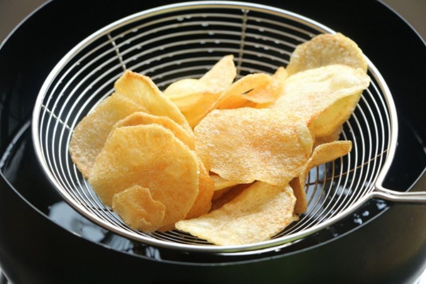Cách làm khoai tây chiên 10