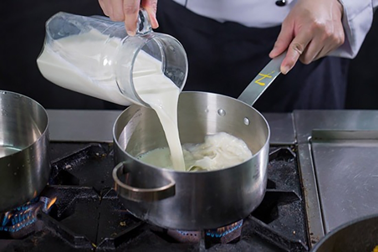 Chia sẻ 2 cách làm chè khúc bạch đơn giản tại nhà cho chị em đam mê nấu nướng (Hình 7)