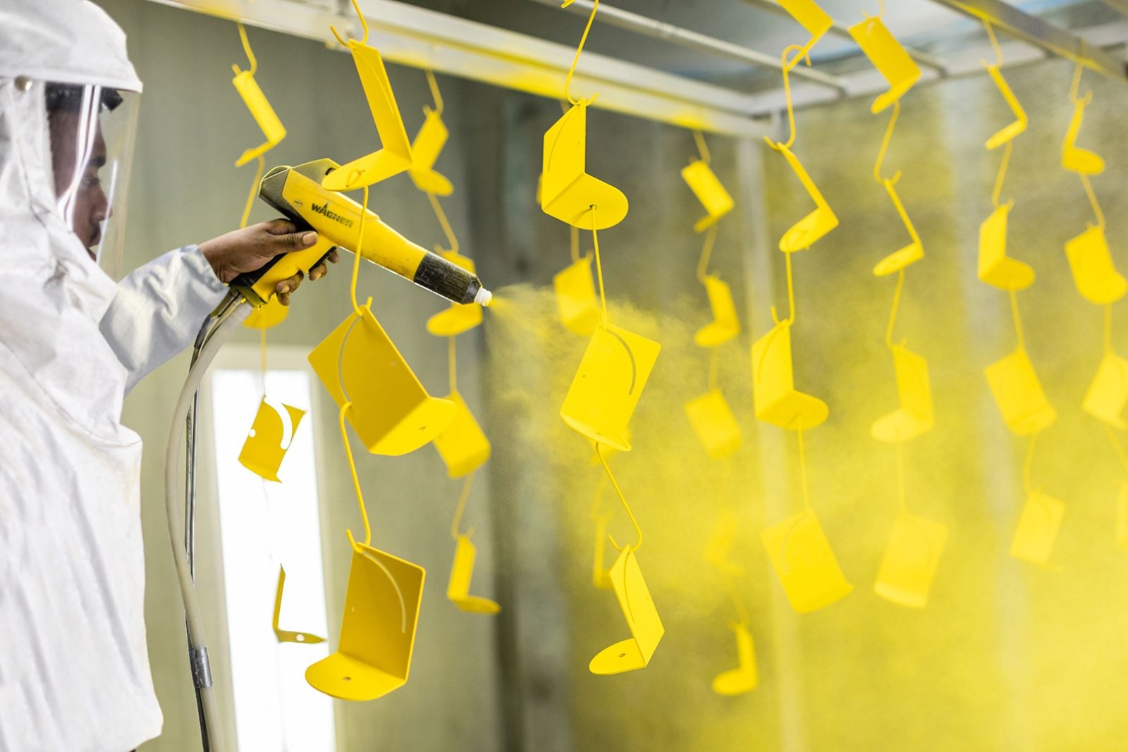 Sơn tĩnh điện là gì? Tìm hiểu chi tiết về quy trình và ứng dụng sơn tĩnh điện (ảnh 1)