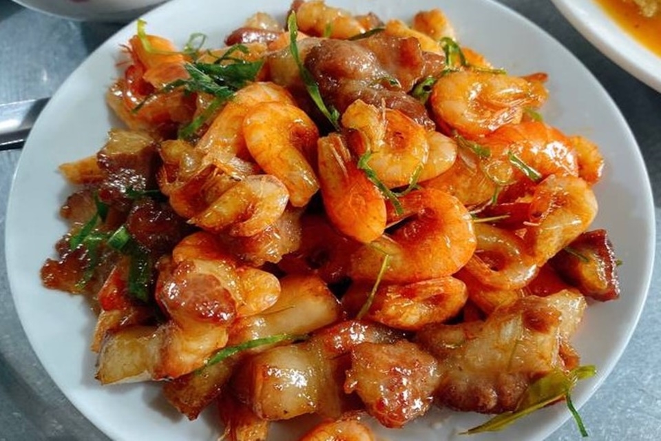 Thành phẩm món tôm rang thịt ba chỉ