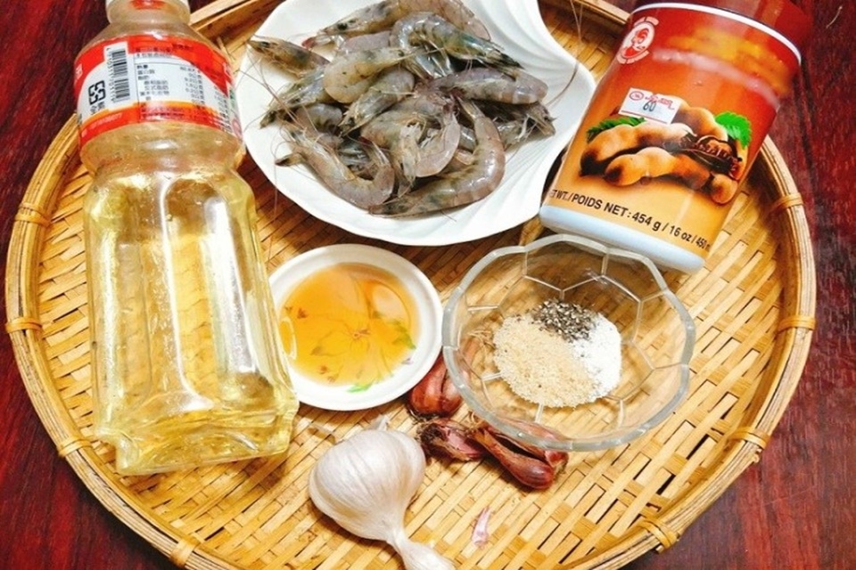 Nguyên liệu chuẩn bị làm món tôm rang me