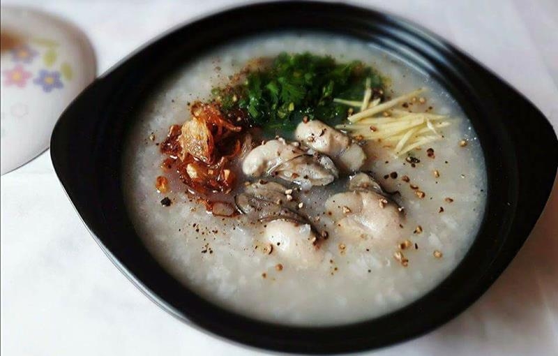 Cách nấu cháo hàu khá đơn giản, nhưng vị thơm ngon bổ dưỡng không gì sánh bằng