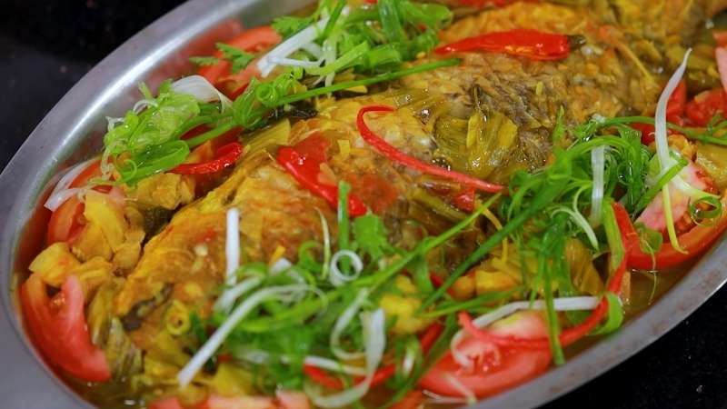 Món cá chép om dưa thơm nồng, đậm đà và chua dịu, rất ngon