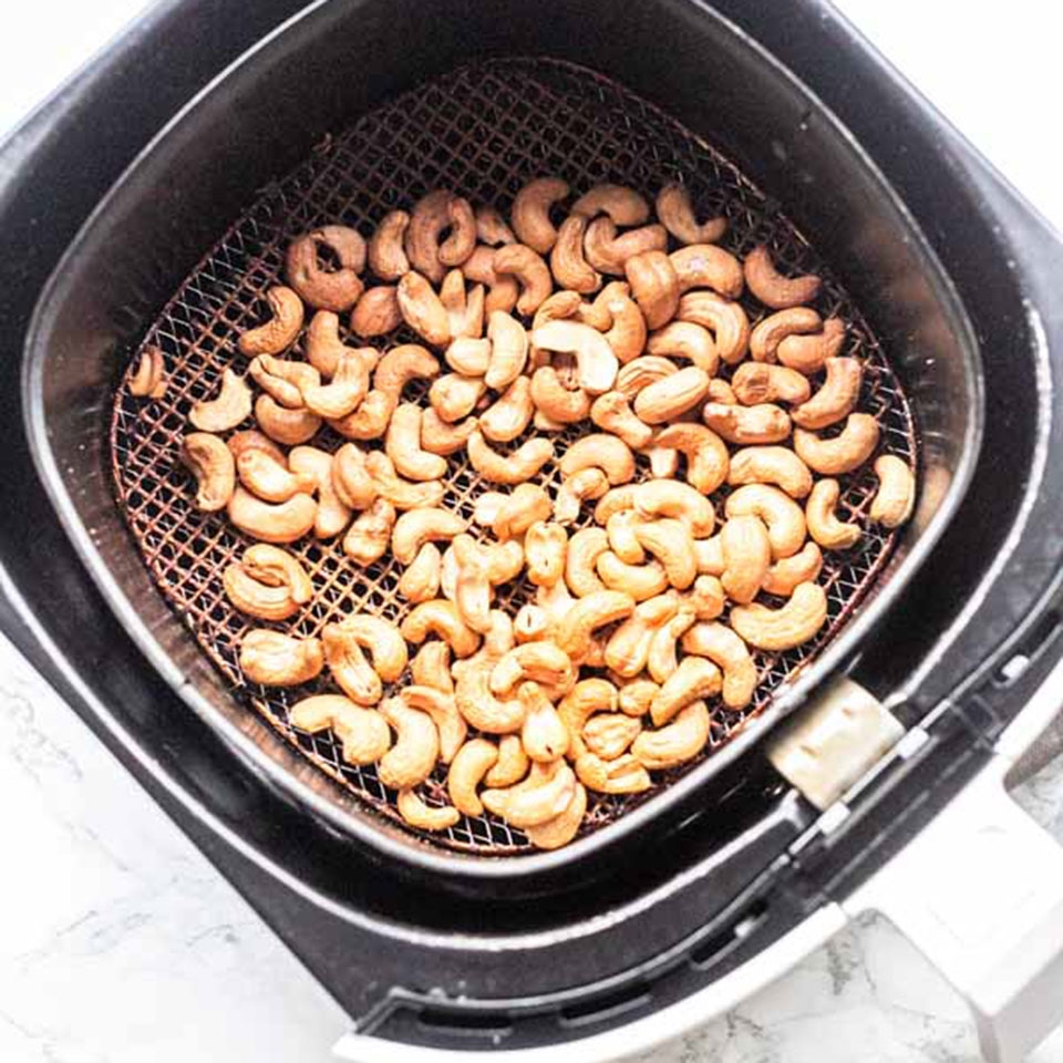 Rang hạt điều bằng nồi chiên không dầu - Ảnh 06