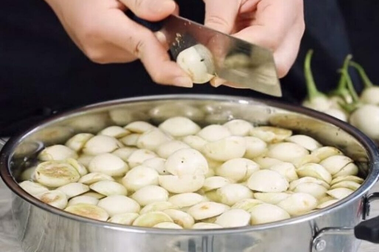 Hướng dẫn 2 cách làm cà muối xổi chua ngọt, món ăn dân dã nhưng cực tốn cơm (Hình 2)