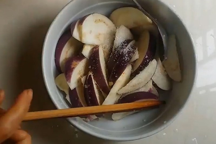 Hướng dẫn 2 cách làm cà muối xổi chua ngọt, món ăn dân dã nhưng cực tốn cơm (Hình 8)