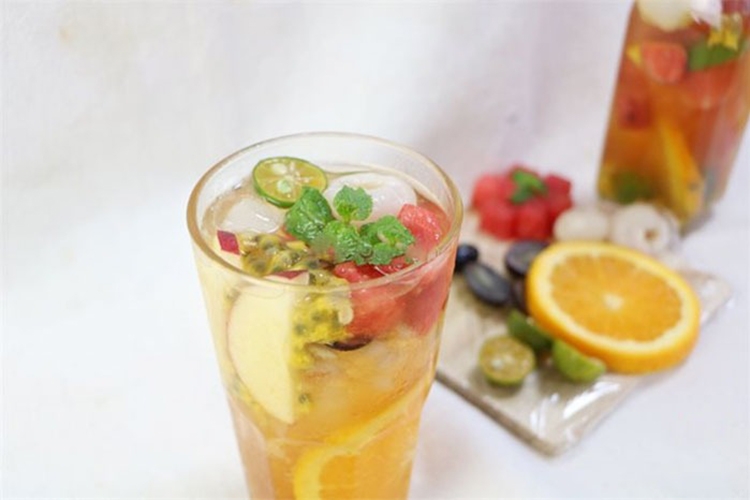 Làm trà trái cây nhiệt đới chiêu đãi cả nhà để giải nhiệt những ngày nắng nóng (Hình 6)