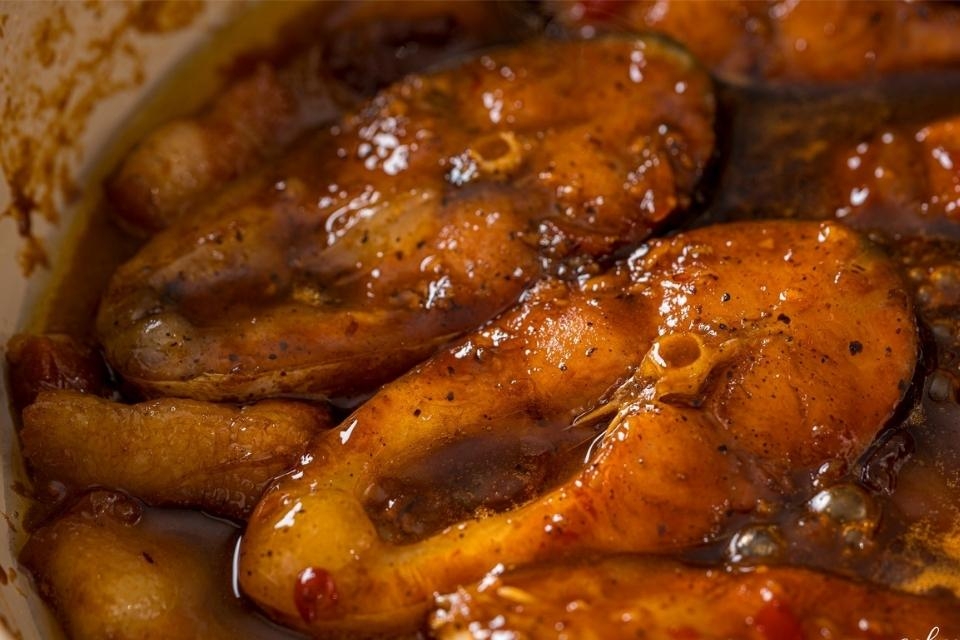 Cá basa kho tộ thơm ngon, hấp dẫn, cực hao cơm rất dễ làm tại nhà - ảnh 5