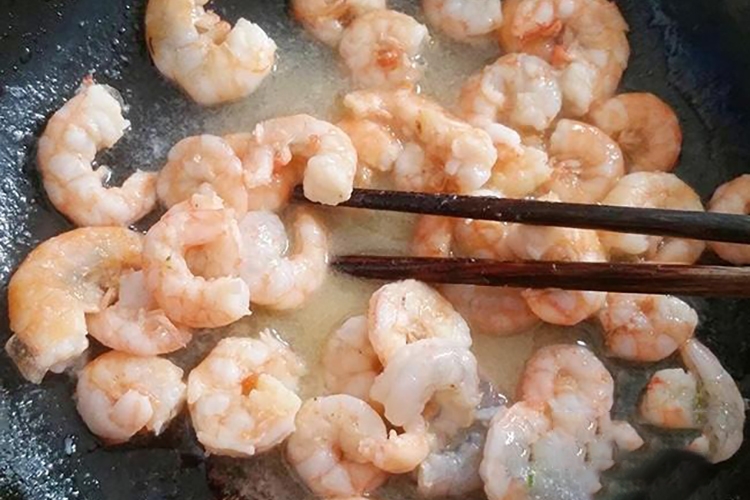Cách làm bánh bột lọc nhân tôm giai ngon siêu đơn giản với những thiết bị có sẵn (Hình 5)