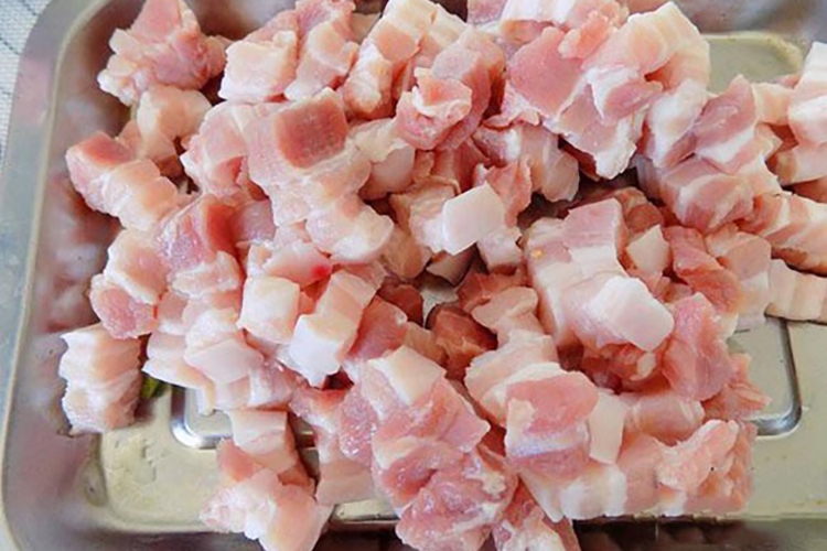 Chia sẻ cách làm kho quẹt tôm thịt ba chỉ đậm đà, đơn giản mà cực kỳ hao cơm (Hình 4)