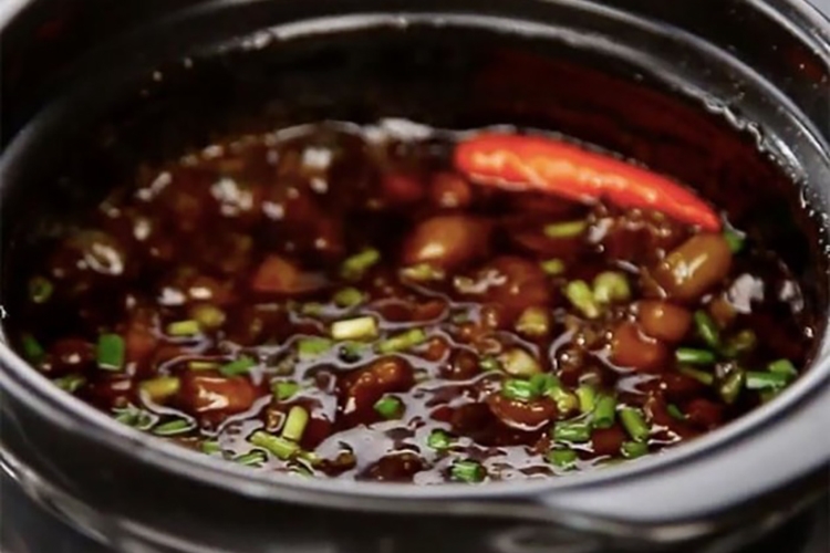 Chia sẻ cách làm kho quẹt tôm thịt ba chỉ đậm đà, đơn giản mà cực kỳ hao cơm (Hình 7)