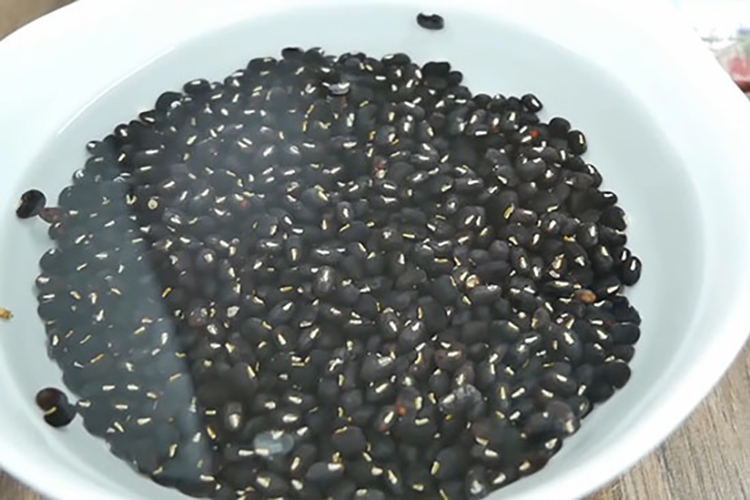 Bật mí cho chị em 2 cách nấu chè đậu đen béo ngậy, thơm ngon giải nhiệt mùa hè (Hình 2)