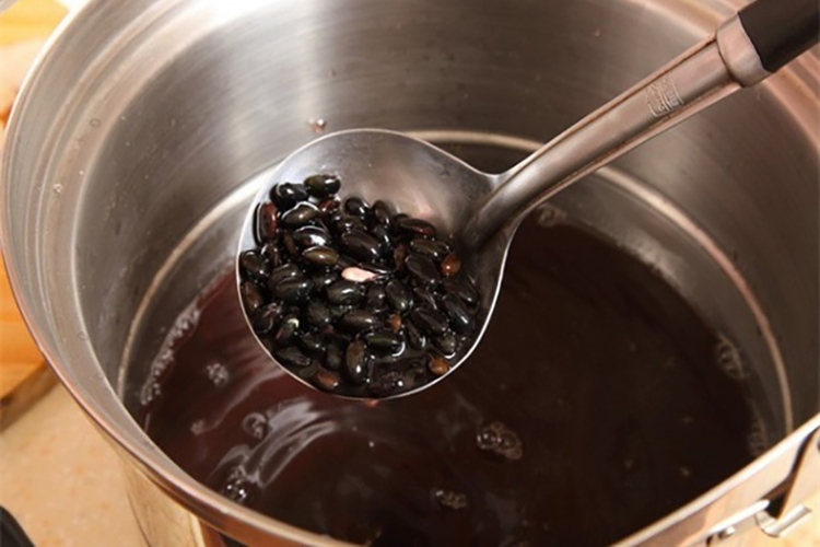 Bật mí cho chị em 2 cách nấu chè đậu đen béo ngậy, thơm ngon giải nhiệt mùa hè (Hình 7)