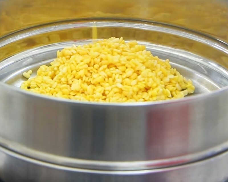 Hấp đậu xanh cho chín mềm