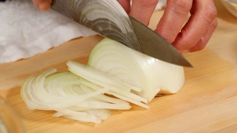 Hành tây cắt mỏng