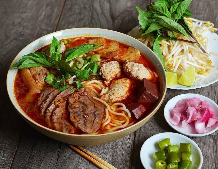 Bún bò Huế ngọt thơm, béo ngậy và cay nồng, chỉ nhìn thôi đã cảm thấy khó cưỡng