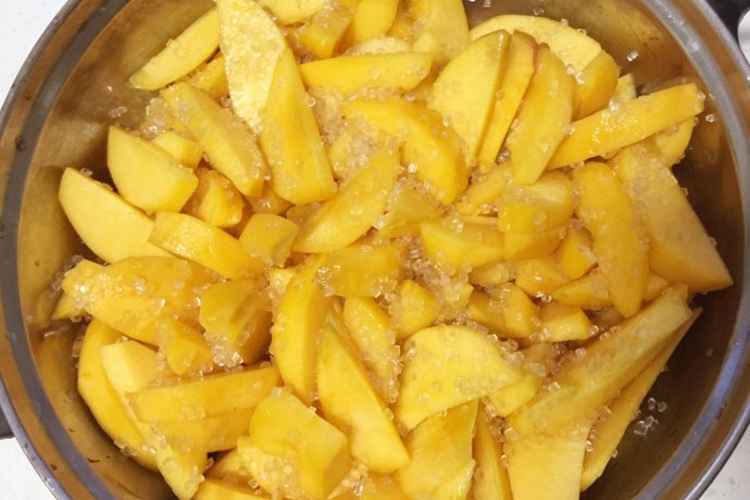 Cách làm trà đào tại nhà ngon “tuyệt cú mèo”, thức uống giải khát ngày nắng nóng (Hình 2)