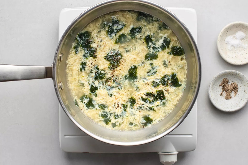 Cách làm canh rong biển trứng - Ảnh 04