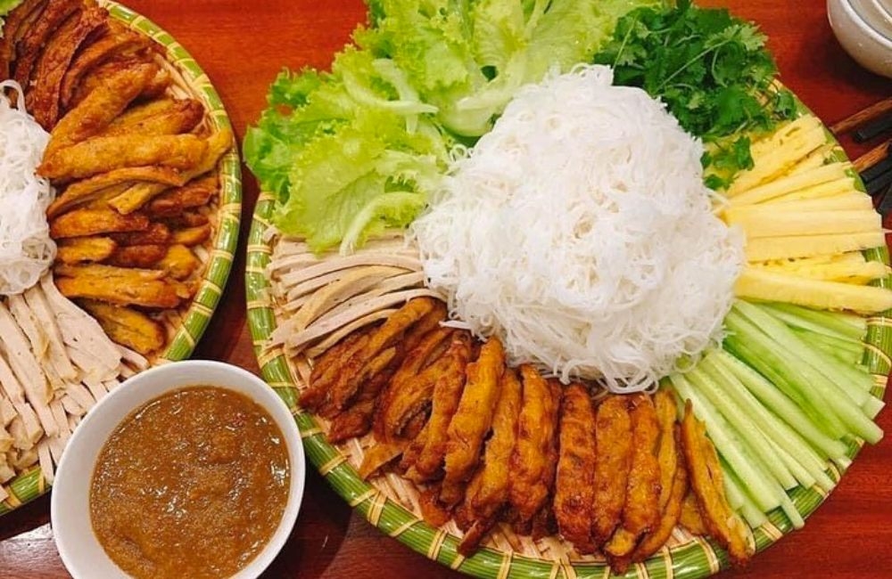 Nem nướng chấm mắm nêm