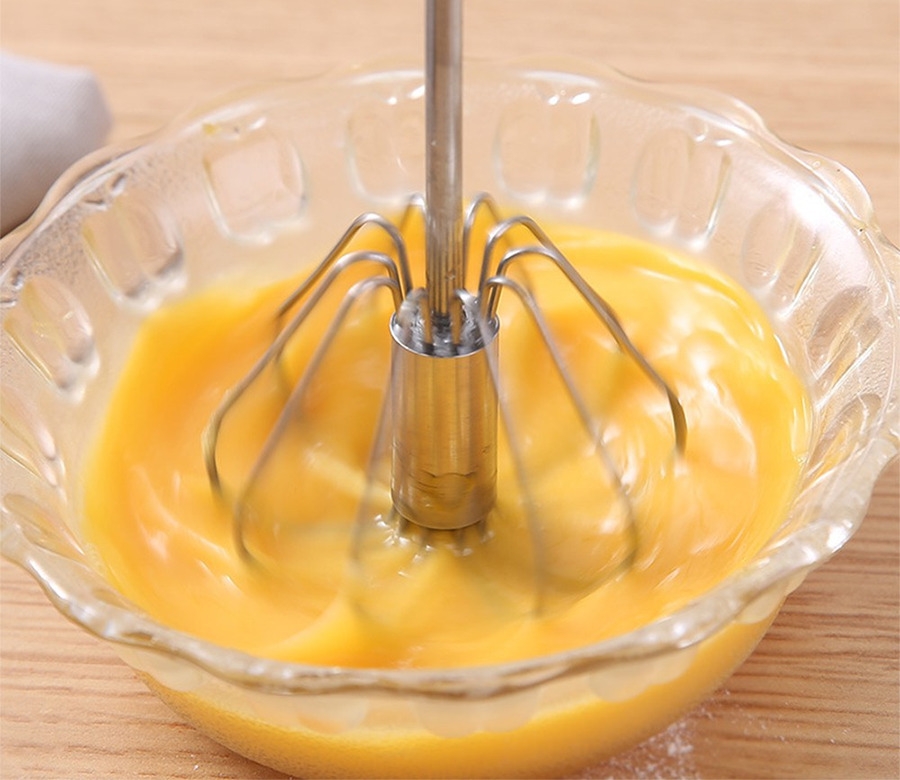 Đánh bông lòng đỏ trứng và đường