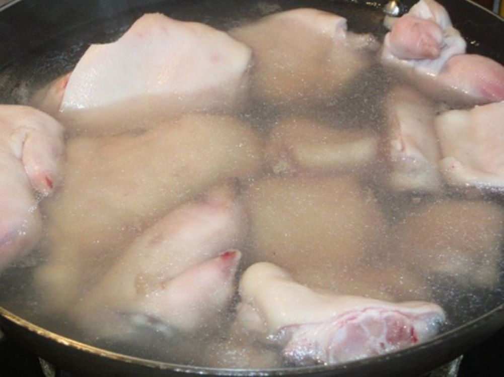 Hầm chân giò heo mềm