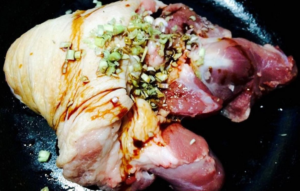 Ướp chân giò heo