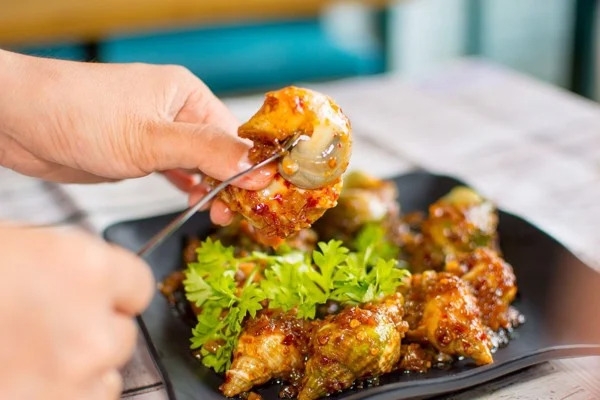 Món ốc bulot xào bơ tỏi béo ngậy, thơm nức mũi