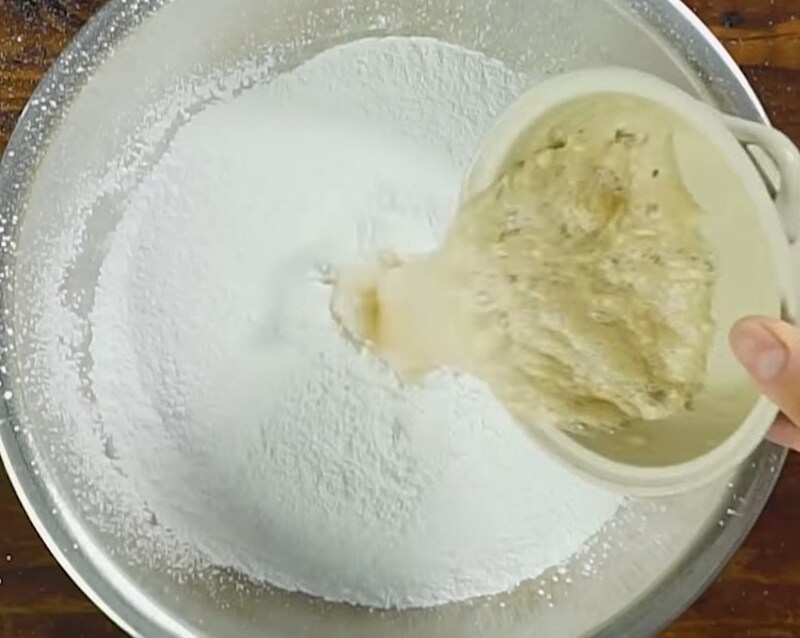 Cho men nở vào hỗn hợp bộp