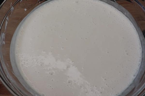 Khuấy đều hỗn hợp bột bánh và ủ tiếp trong 1 tiếng