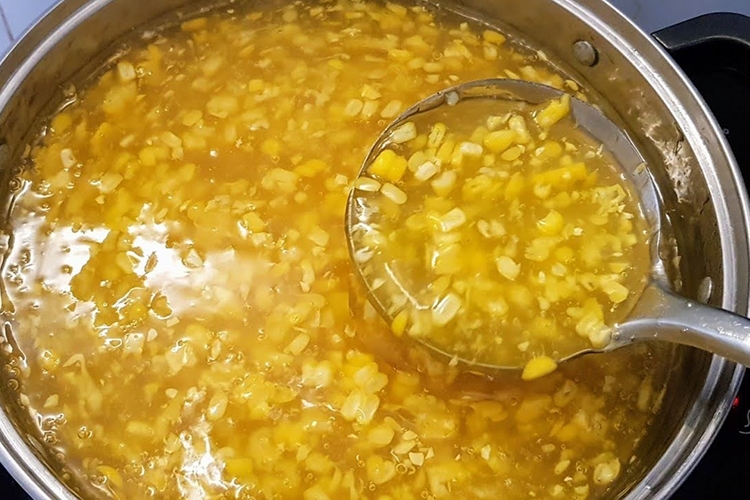 Chia sẻ cách nấu chè ngô cốm nước cốt dừa, ngọt thơm béo ngậy, cả nhà thích mê (Hình 5)