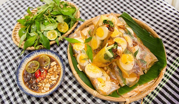Bật mí cách làm bánh tráng cuốn trứng cút ngon tuyệt cho ngày cuối tuần