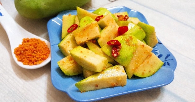 Cách làm xoài lắc chua cay tê tái tại nhà