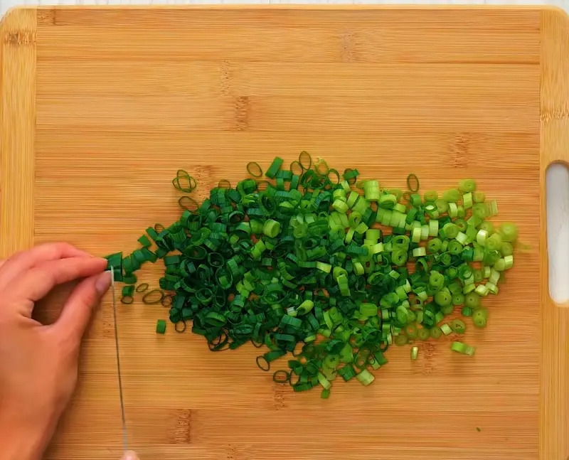 Thái nhỏ hành ngò