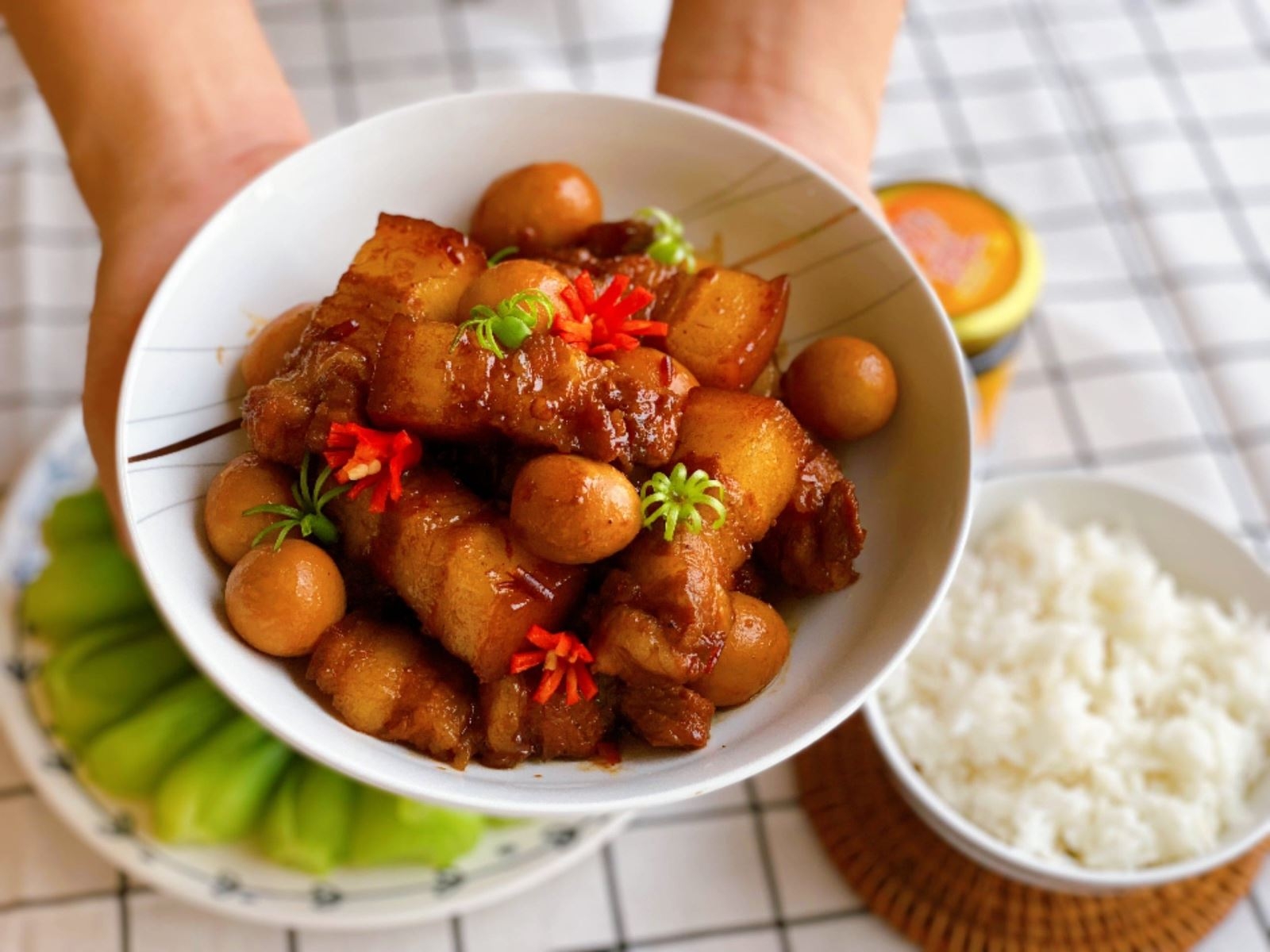 Món thịt kho trứng cút sánh kẹo ngon tuyệt vời