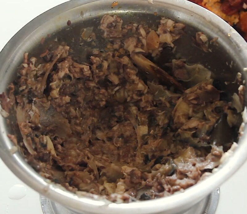 Giã nhuyễn xương cá