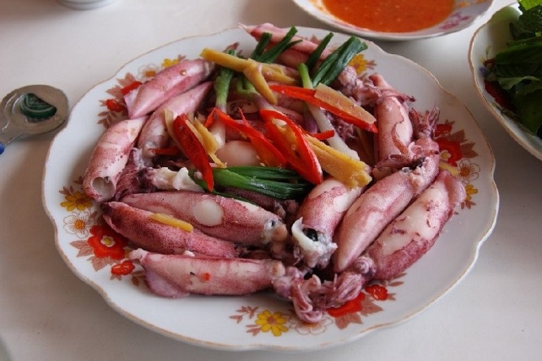 Món mực hấp gừng dai giòn, thơm khó cưỡng