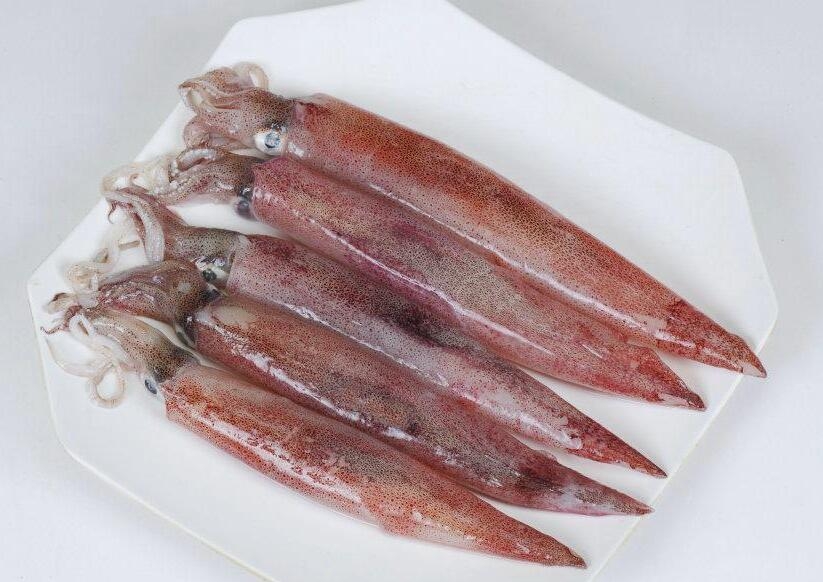 Rửa sạch mực trứng