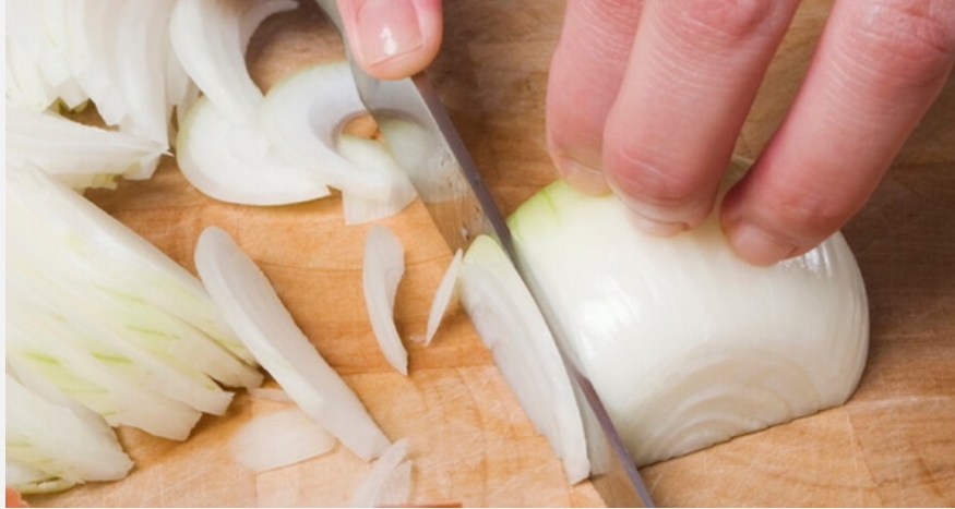 Cắt nhỏ hành tây