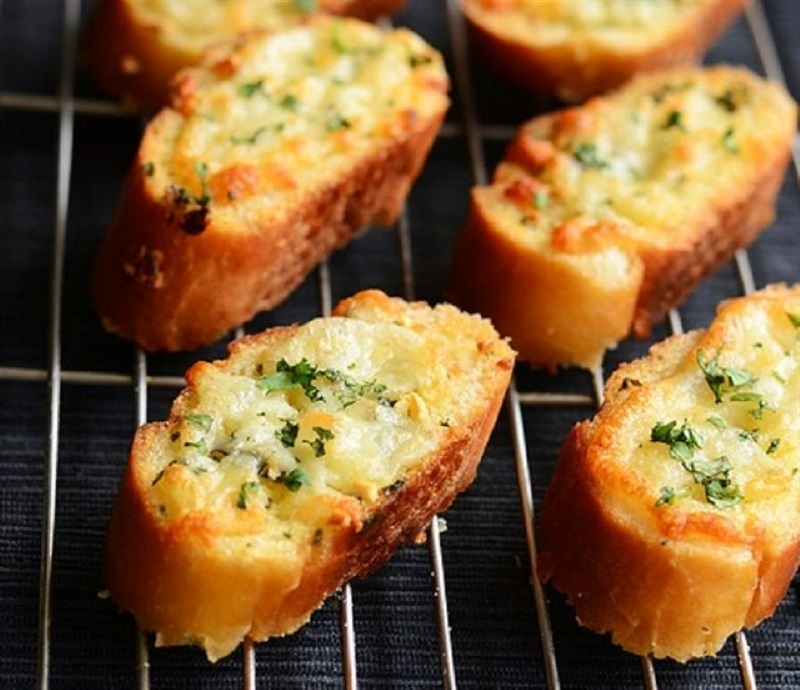 cách làm bánh mì bơ tỏi 4