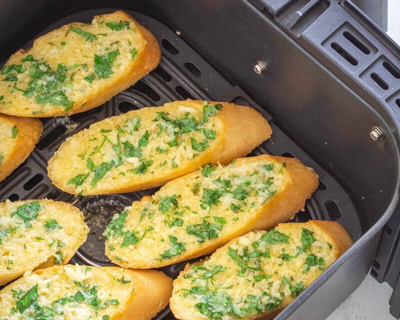 cách làm bánh mì bơ tỏi 6