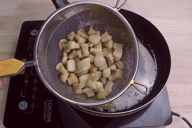 Chia sẻ cách làm tóp mỡ tại nhà giòn rụm cực đơn giản, ăn "chơi chơi" khá vui miệng (Hình 4)