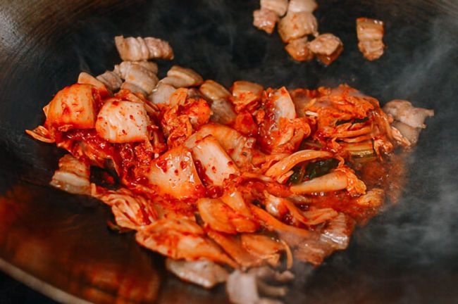 Xào thịt heo với kim chi