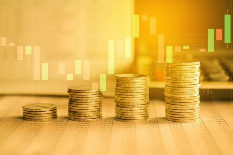 Giá vàng luôn biến động không ngừng bởi các yếu tố kinh tế, xã hội