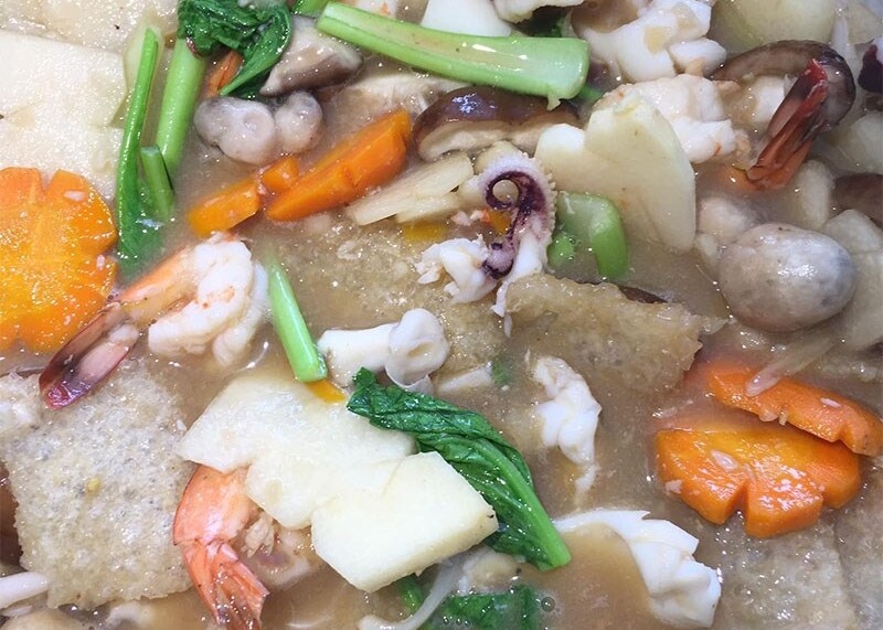 Xào rau củ với bóng bì, tôm, mực