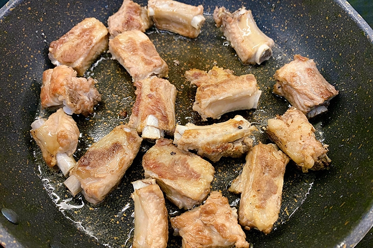 Khám phá ngay cách làm sườn chiên nước mắm đậm đà, cực thơm ngon, ăn là ghiền (Hình 6)