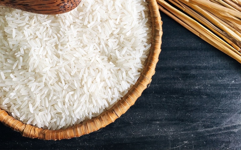 Gạo tẻ ngon sẽ có màu bóng, đều, không bị gãy, thơm nhẹ